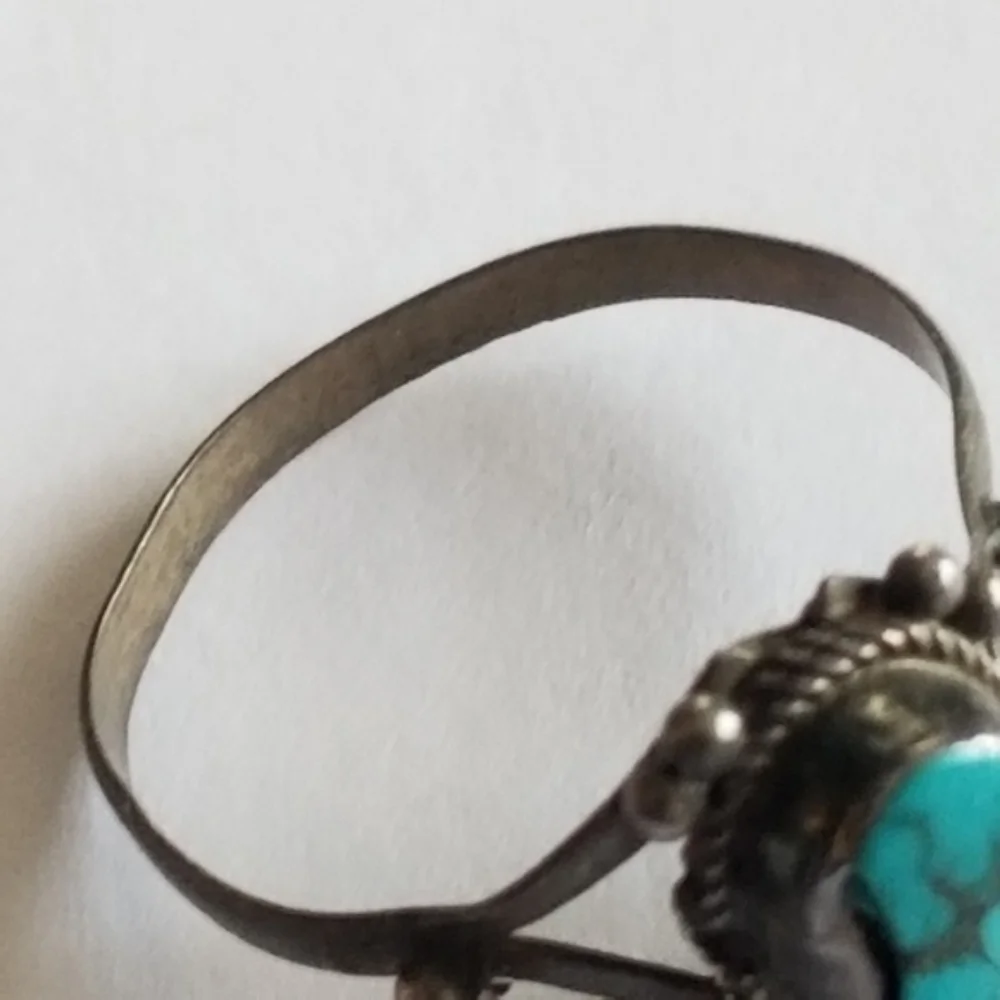 Vintage ring petit point dainty ring silver tone turquoise color cabochon 6